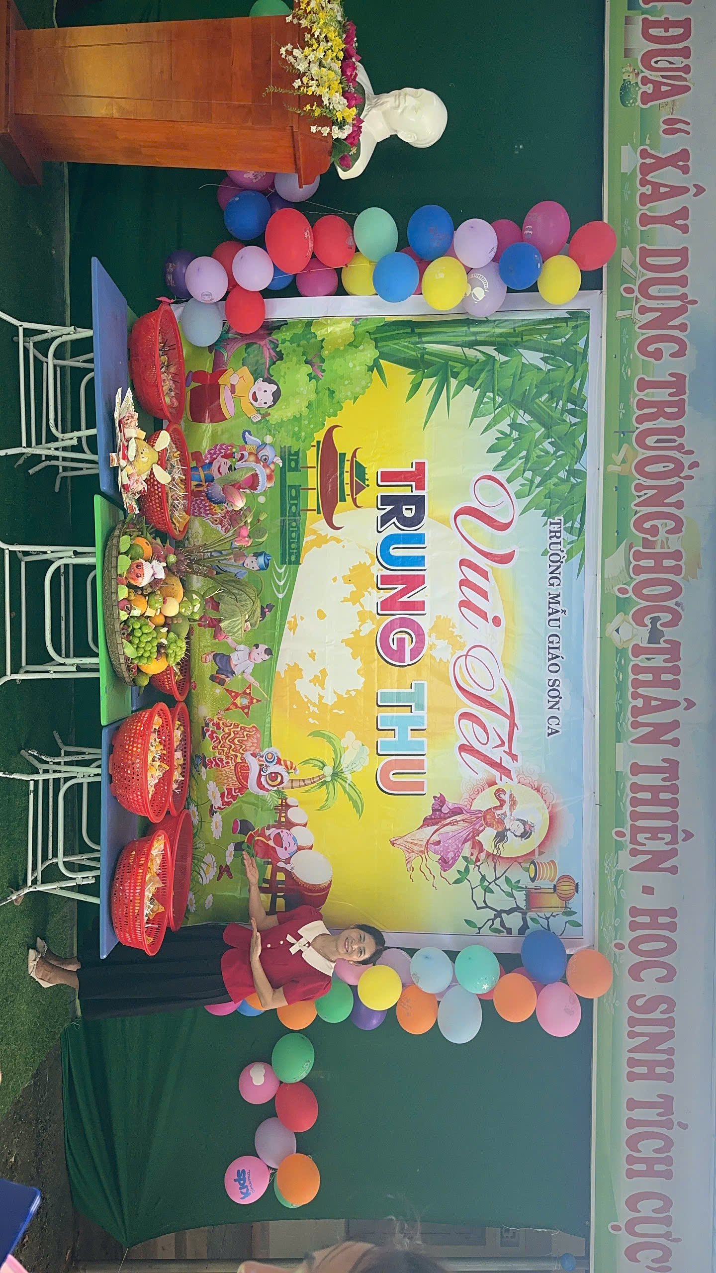 Trường Mẫu Giáo Sơn Ca tổ chức chương trình ” Vui tết trung thu” cho các cháu. Trong dịp này, Nhà trường cảm ơn đến: 🩷 Công ty TNHH cafe 715A đã trao một phần quà: 1.000.000₫ (1 triệu đồng)cho cháu có hoàn cảnh khó khăn trong trường. 🩷 Nhà hàng Dũng Dung ( thôn 18- EaRiêng) tài trợ cho các cháu tiền bánh kẹo: 1.000.000₫( 1 triệu đồng). 🩷 Cảm ơn phụ huynh luôn ủng hộ nhiệt tình trong mọi hoạt động của nhà trường. 🍀Chúc các cháu một mùa trung thu vui vẻ – ý nghĩa .