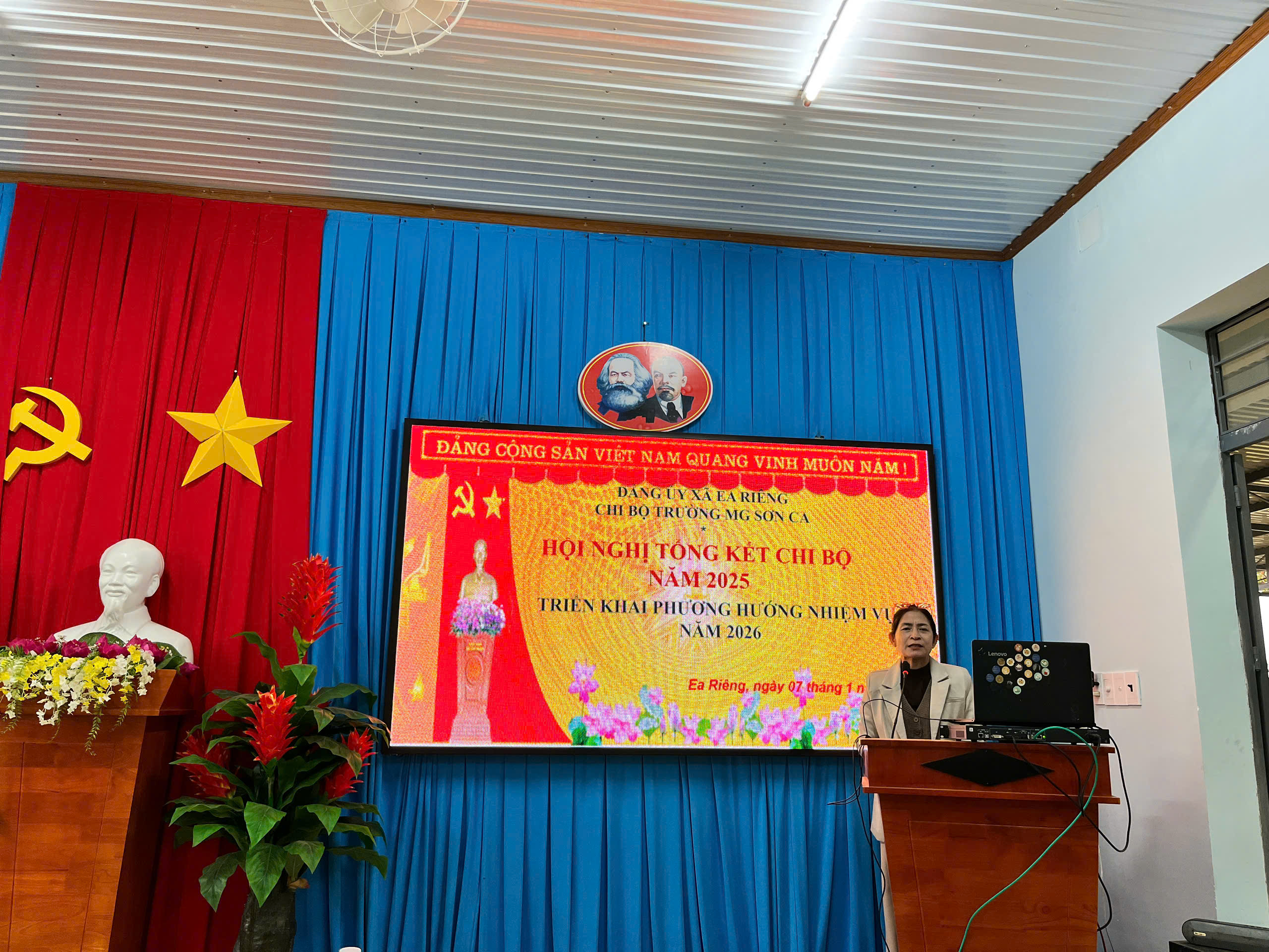 CHI BỘ TRƯỜNG MẦM NON SƠN CA TỔNG KẾT CÔNG TÁC NĂM 2025, TRIỂN KHAI PHƯƠNG HƯỚNG NHIỆM VỤ NĂM 2026